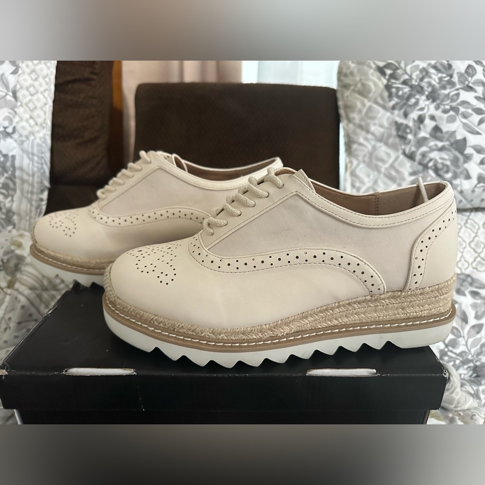 Torrid Laceup Oxford Size 9